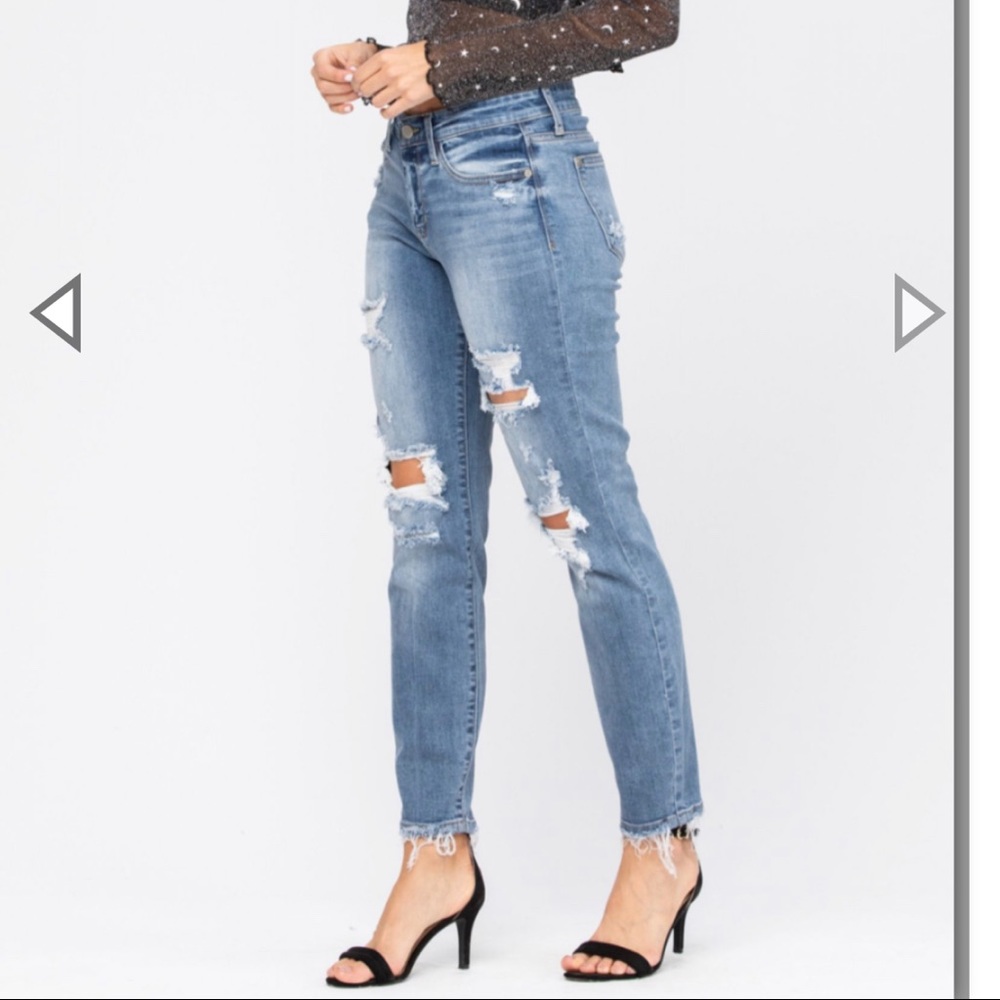 Judy Blue Midrise Destroyed Boyfriend Jeans